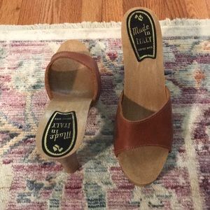 Vintage never worn leather upper heel.